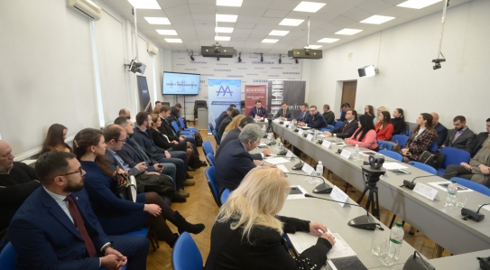 EQUITY разом з Legal High School та ААУ провели дискусію на тему «Захист прав адвокатів»